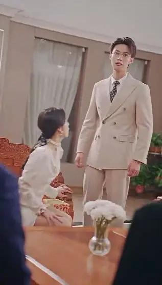 《翻墙逃婚萌妻休想逃》：当灰姑娘遇上霸总，爱能否冲破世俗的枷锁？